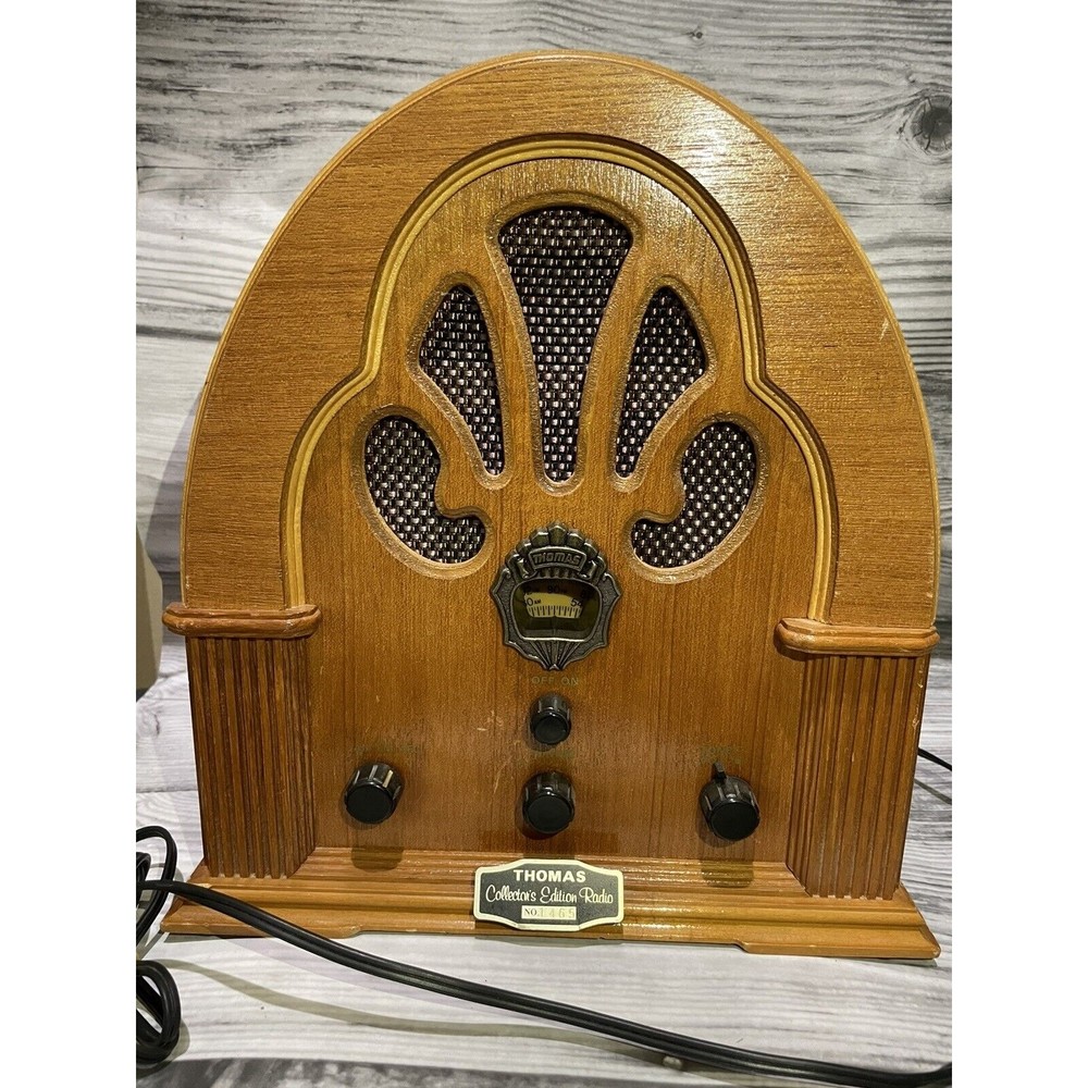 VINTAGE THOMAS COLLECTORS EDITION RADIO AM/FM MODEL BD109 Wood Cathedral WORKS